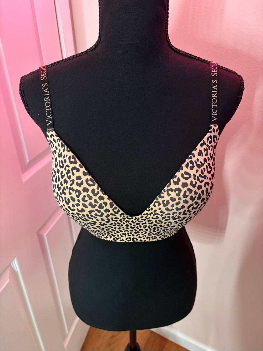 Victoria's Secret Leopard Print Wireless T-Shirt Bra